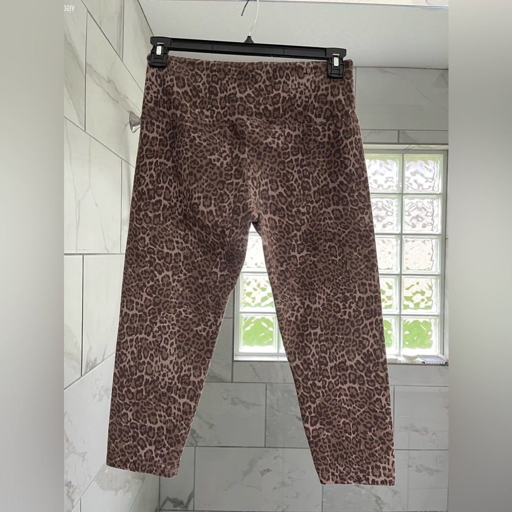 Cropped Leopard Print leggings.
